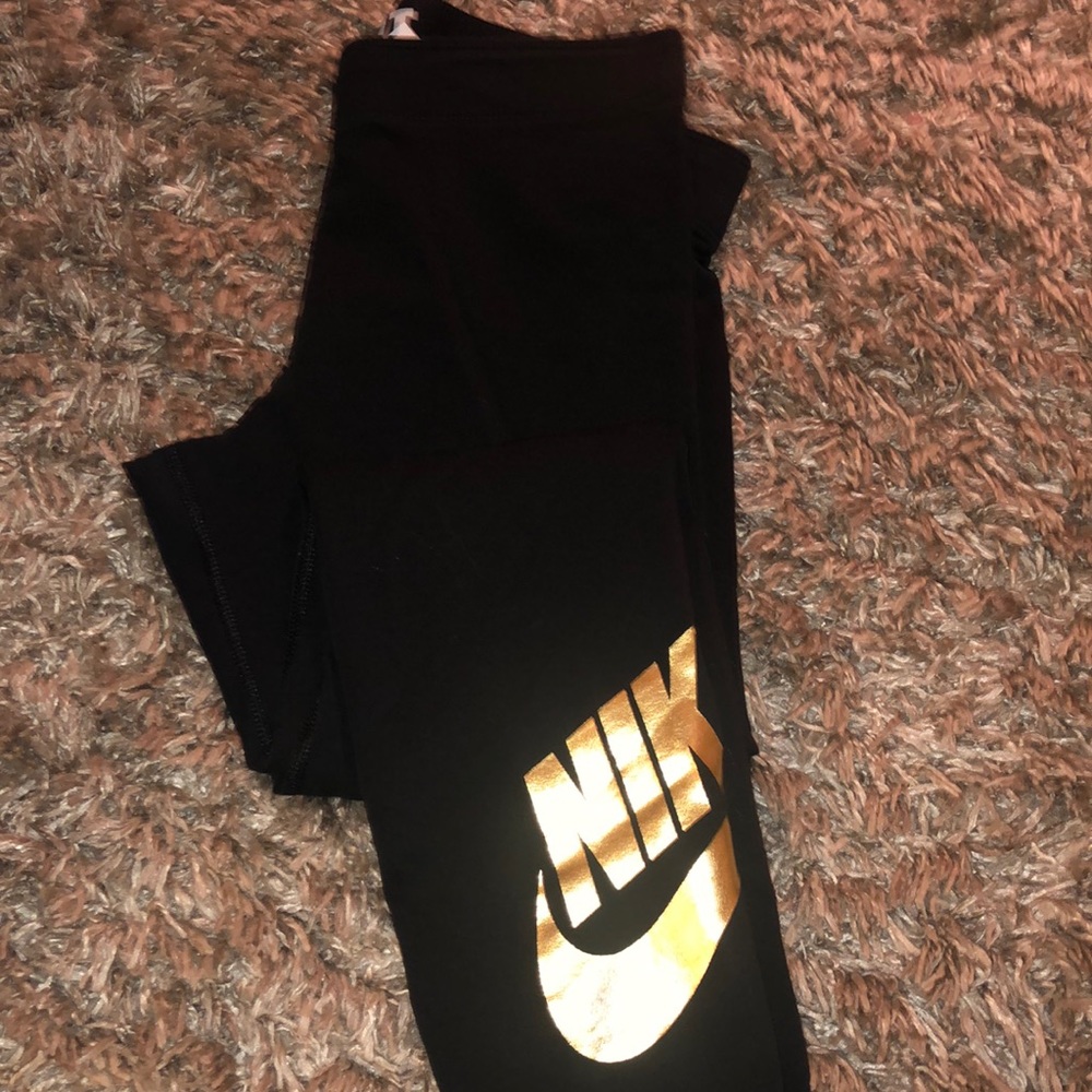 🟣Nike leggings used  in good conditions size M🟣